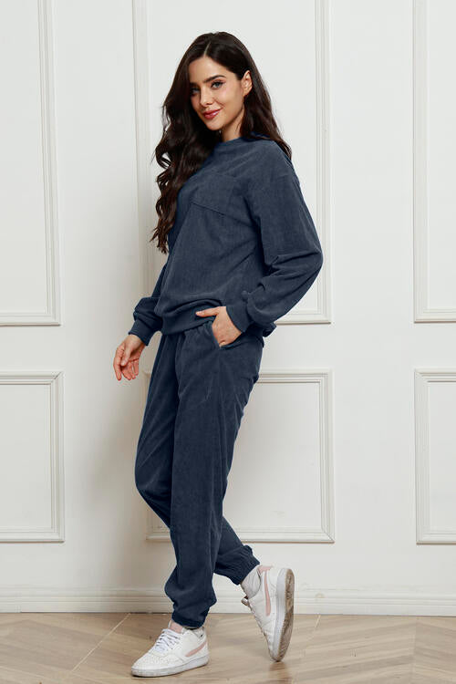 FleeceFlex Round Neck Sweatshirt and Sweatpants Set - FleekGoddess